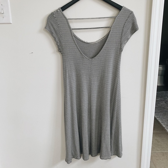 💀BOGO FREE American Eagle Striped Flowy Dress - Picture 2 of 4